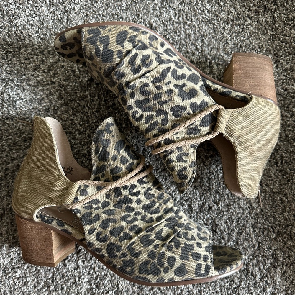 Very G peep toe heels